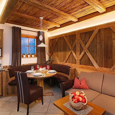 Berg-weiler-obereggerhof * Schenna