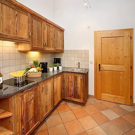 Berg-weiler-obereggerhof * Schenna